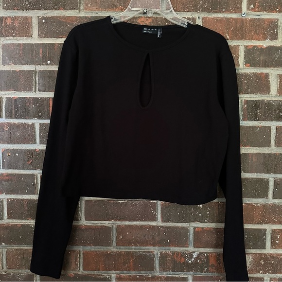 NWOT Black Cropped Long Sleeve ASOS Curve Plus Size Keyhole Top - Picture 1 of 3